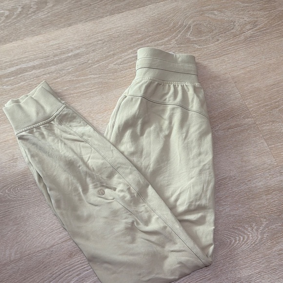 Lululemon joggers - Picture 2 of 3
